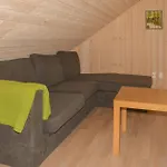 Hugoline Nyaraló *