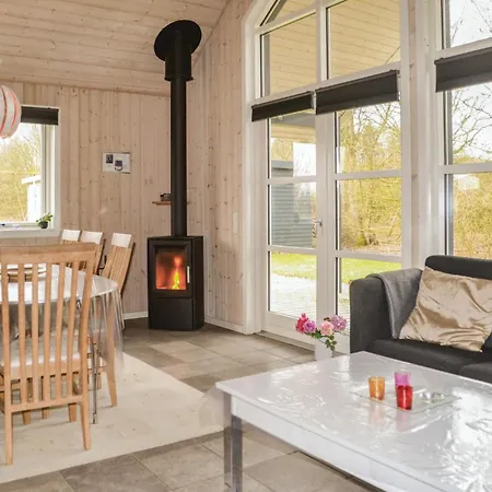 Hugoline Holiday home Hovborg